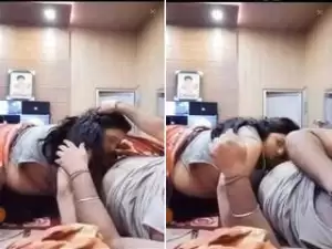 Today Exclusive- Hot look Desi Wife Sucking Hubby Dick in live Show