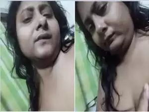 Today Exclusive- Horny Desi Bhabhi Play With Her big Boobs