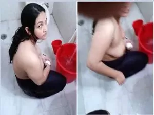 Today Exclusive-Hot Look Desi Girl Bathing Capture By lover