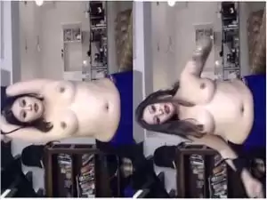 Today Exclusive- Hot Indian Cam Model Showing hEr Boobs and Dance