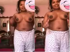 Today Exclusive- Sexy Lankan Showing Her Boobs On Video Call