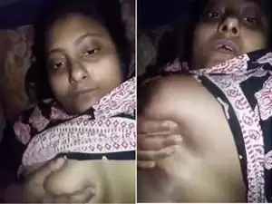 Today Exclusive-Horny Desi Bhabhi Play With Her Big Boobs
