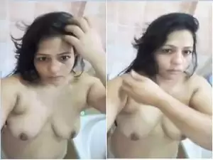 Today Exclusive- Hot look Desi Cheating Wife Showing Her Boobs and Wet Pussy
