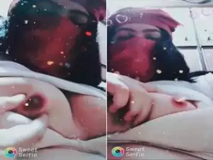 Today Exclusive- Desi Girl Showing Her Boobs