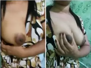 Exclusive- Sexy Indian Girl Showing Her Boobs