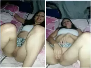 Sexy NRI Girl Showing Her Pussy