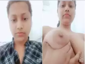 Today Exclusive- Cute look Desi Girl Showing Her Big Boobs