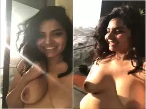 Today Exclusive- Sexy NRI Girl Showing Her Boobs