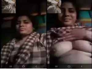 Today Exclusive-Desi Girl Showing Her Boobs To Lover