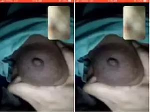 Today Exclusive- Desi Girl Showing Her Boobs