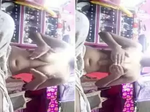 Today Exclusive- Desi Girl Playing With Her Boobs