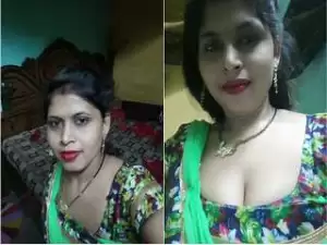 Today Exclusive- Desi Bhabhi Record Her Bathing Video