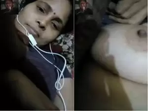 Today Exclusive- Horny Desi Wife Showing Her Big Boobs on Video Call Part 1
