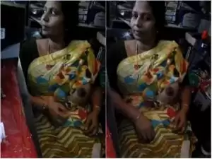 Today Exclusive-Tamil Bhabhi Showing Boob To Shop Owner