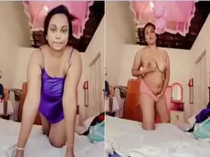 Today Exclusive- Horny lankan Bhabhi  Showing Her Boobs
