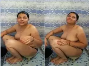 Today Exclusive-Desi Wife bathing Video Capture By Hubby