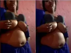 Today Exclusive-Desi Cheating Wife Showing Her Boob To Lover On Video Call