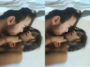 Today Exclusive-Horny Desi Lover Kissing and Fucking