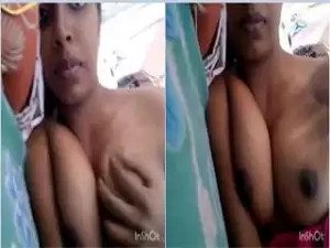 Today Exclusive-Horny Desi Girl Play With Her Boobs