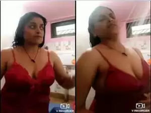 Today Exclusive- Sexy Boudi Bathing