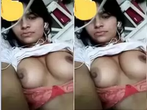 Today Exclusive- Horny Desi Girl Showing Her Boobs and Wet Pussy On video Call Part 1