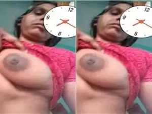 Today Exclusive-Desi mature Aunty Showing Her Boobs on Video Call part 3