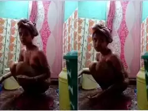Today Exclusive-Sexy Desi Boudi Record Bathing Video