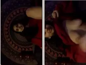 Today Exclusive- Famous Desi Cam Model Showing Her Boobs On Live Show