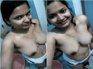 Today Exclusive- Cute Desi Girl Showing Her Boobs