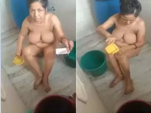 Today Exclusive-Aunty Bathing Video Record By Husband