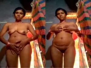Today Exclusive- Desi Village Bhabhi Record Her Nude Video FOr BF