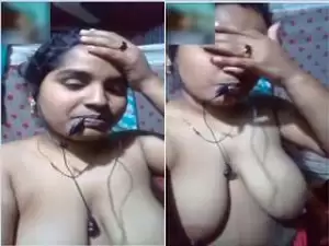 Today Exclusive-Desi Shy Boudi Showing Her Boobs To Lover