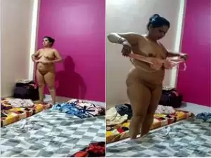 Today Exclusive- Sexy Desi Bhabhi Wearing Cloths