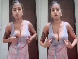 Today Exclusive- Horny Desi Girl Pressing Her Brest
