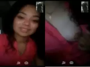 Today Exclusive- Cute Look Kanda Girl Showing Her Boobs To Lover On Video Call