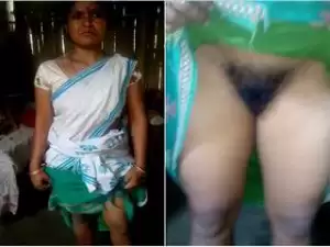 Today Exclusive- Desi Boudi Showing Pussy