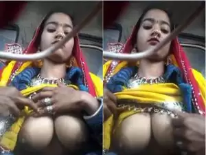Today Exclusive- Horny Desi Bhabhi Showing Her Boobs