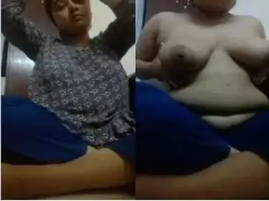 Today Exclusive-Desi Girl Showing her Boobs