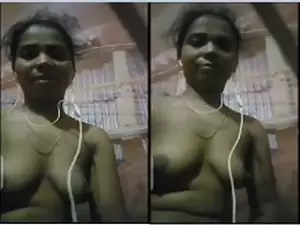 Today Exclusive- Desi Cheating Wife Showing Her Boobs and Pussy to Deaver On Video Call