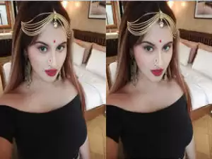 Today Exclusive – Sexy Indian girl Gunjan Shows Her Boobs and pussy