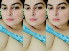 Desi lady showing boobs and pussy