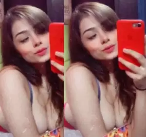 Beautiful Sexy Mal Showing