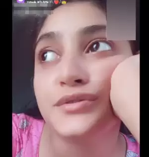 Sexy cute girl showing boobs chamet live
